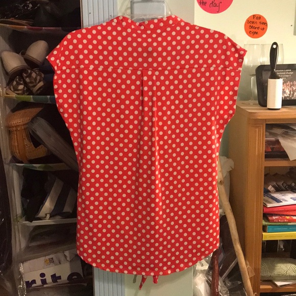 89th & Madison V-neck - Picture 2 of 3